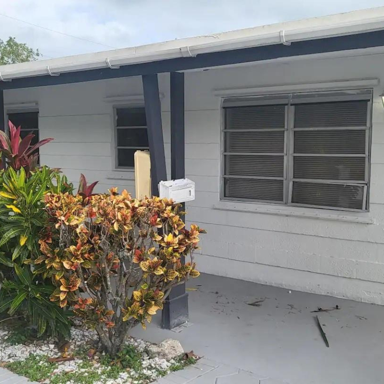 Apartamento amueblado 2/1 en Hallandale Beach — $1,950/mes