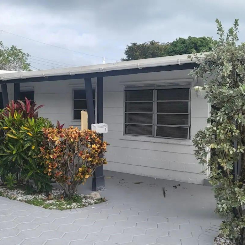 Apartamento amueblado 2/1 en Hallandale Beach — $1,950/mes