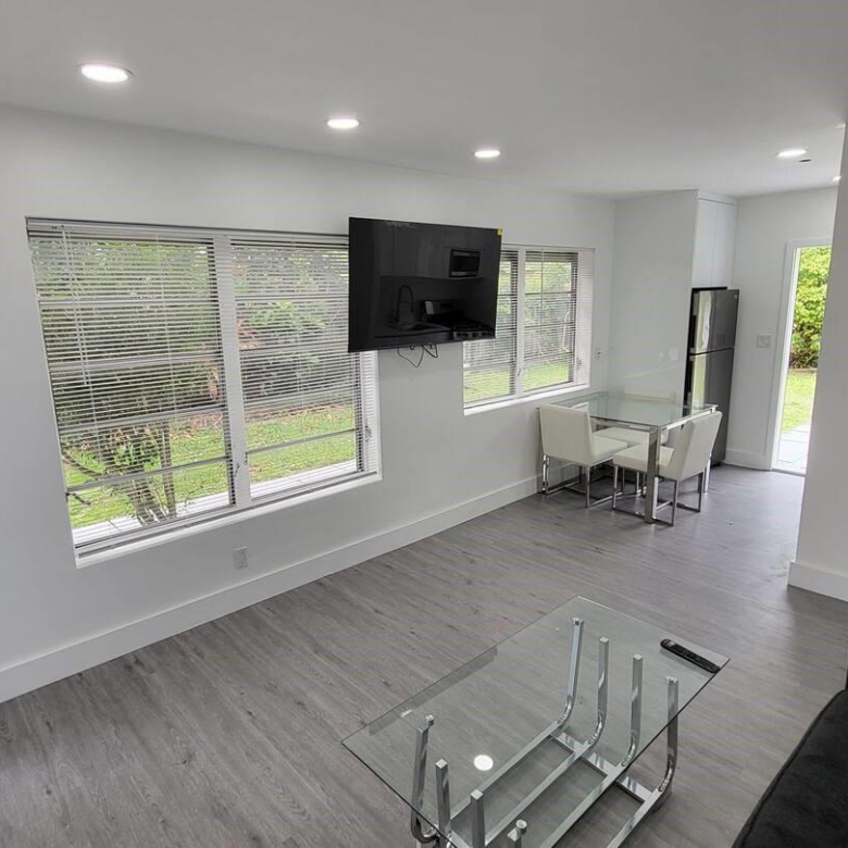 Apartamento amueblado 2/1 en Hallandale Beach — $1,950/mes