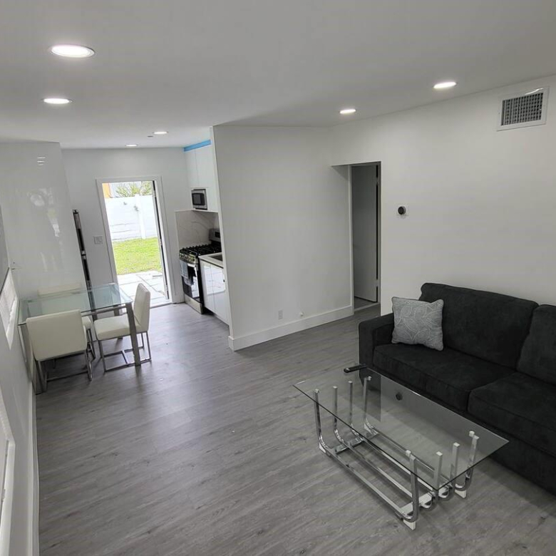 Apartamento amueblado 2/1 en Hallandale Beach — $1,950/mes