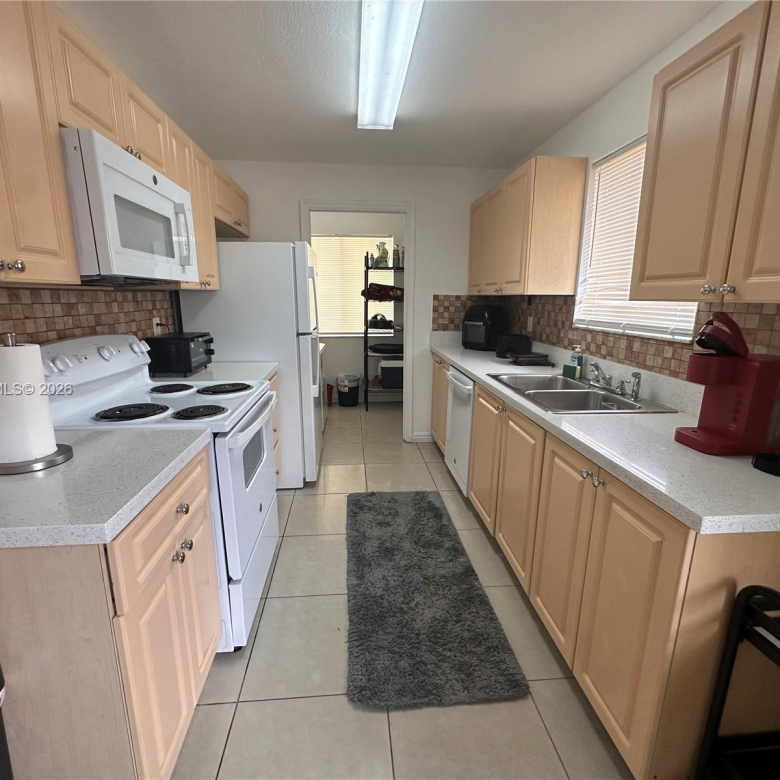 Casa 3/2 en Hallandale Beach — $2,900/mes