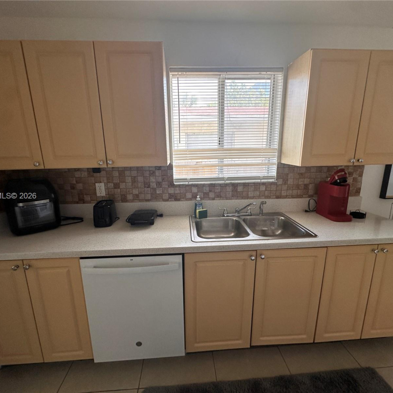 Casa 3/2 en Hallandale Beach — $2,900/mes