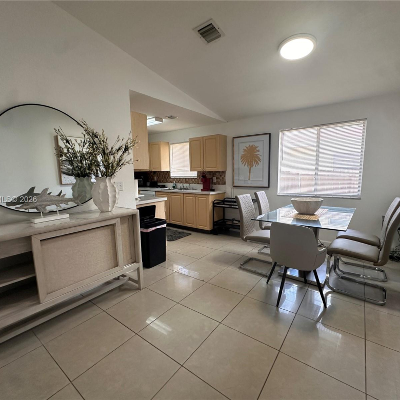 Casa 3/2 en Hallandale Beach — $2,900/mes