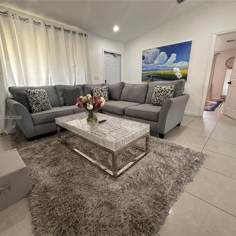 Casa 3/2 en Hallandale Beach — $2,900/mes