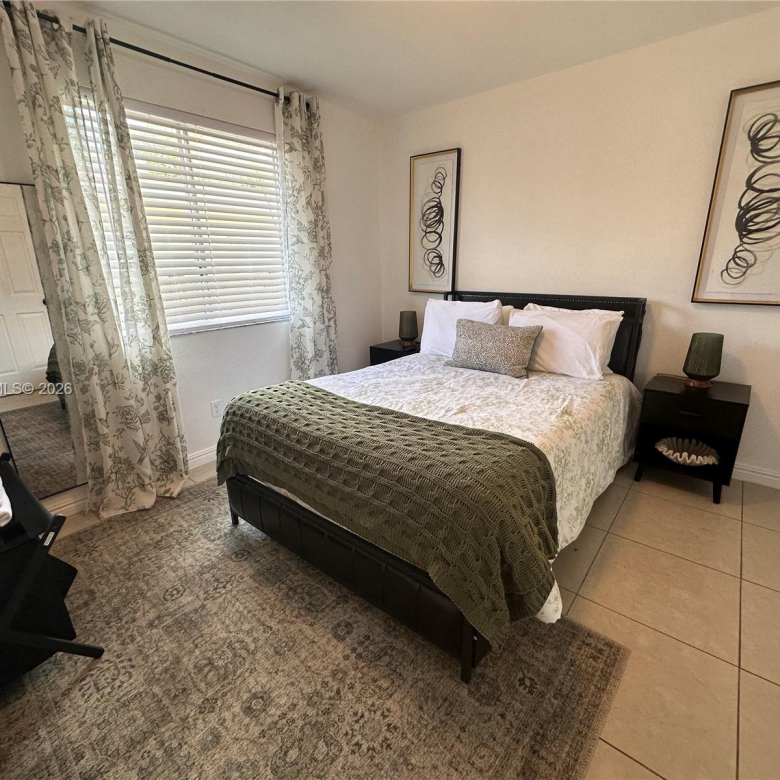 Casa 3/2 en Hallandale Beach — $2,900/mes