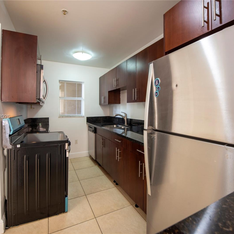 Apartamento 2/1.5 en Dania Beach — $2,000/mes