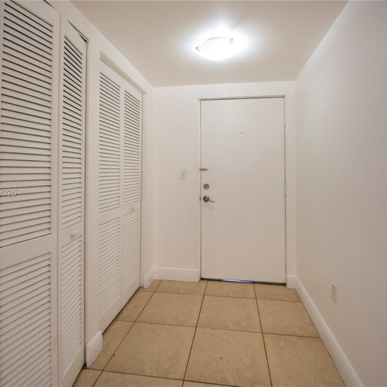 Apartamento 2/1.5 en Dania Beach — $2,000/mes