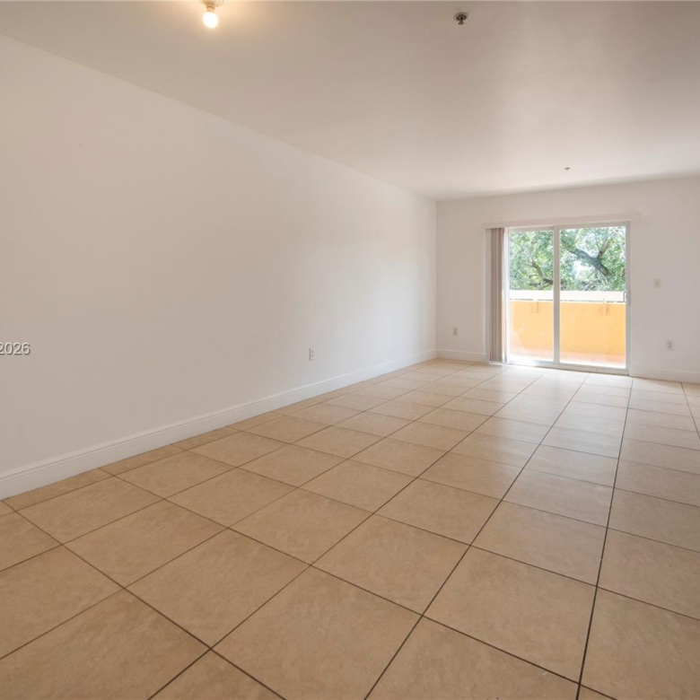 Apartamento 2/1.5 en Dania Beach — $2,000/mes