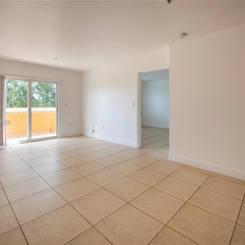 Apartamento 2/1.5 en Dania Beach — $2,000/mes