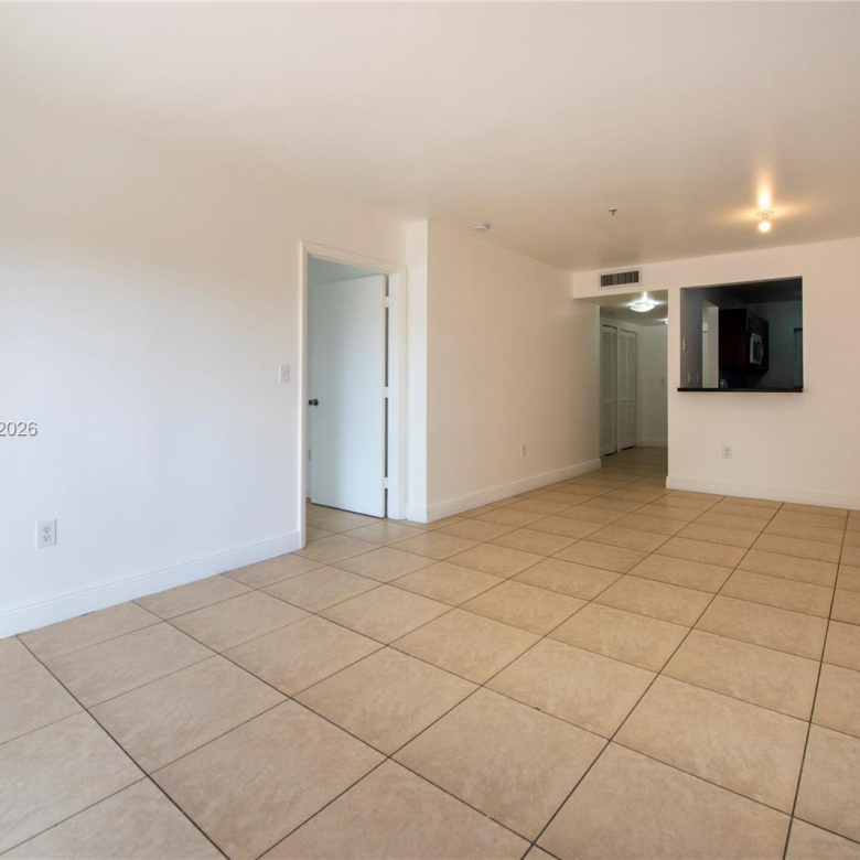 Apartamento 2/1.5 en Dania Beach — $2,000/mes