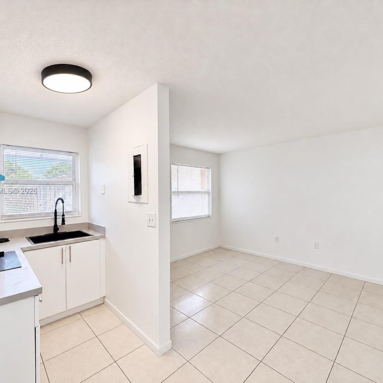 Apartamento 1/1 en Hollywood — $1,575/mes