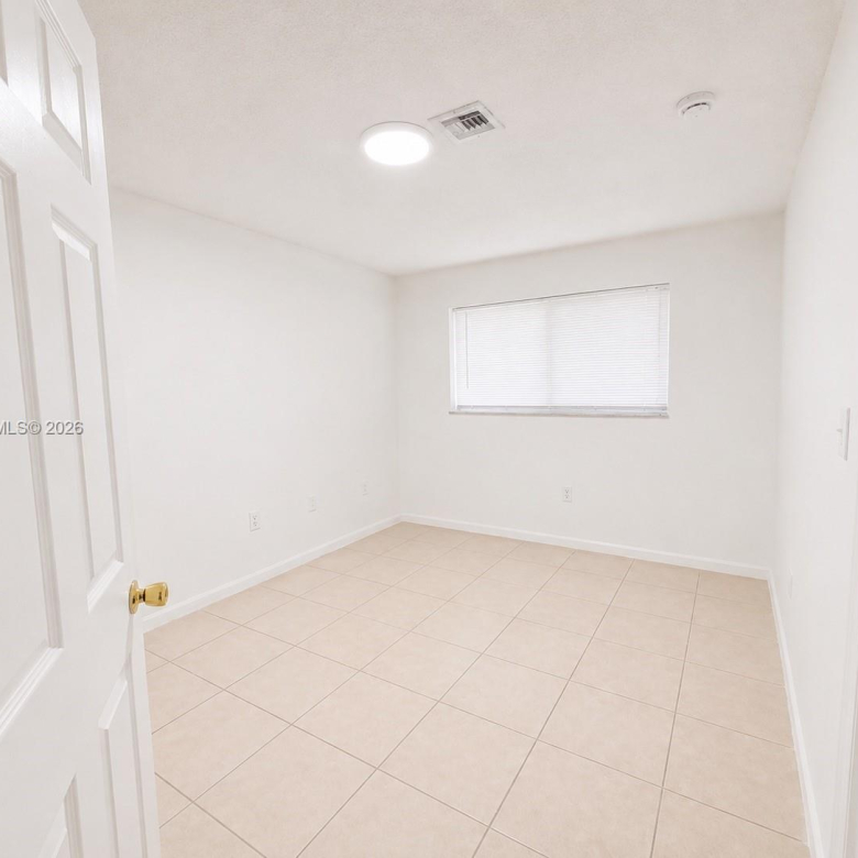 Apartamento 1/1 en Hollywood — $1,575/mes