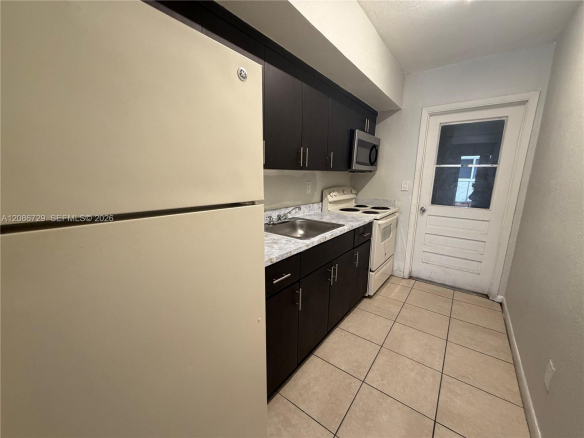 Apartamento 2/1 en Dania Beach — $1,850/mes