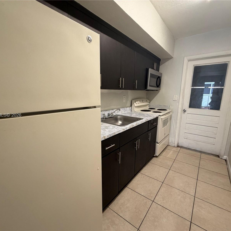 Apartamento 2/1 en Dania Beach — $1,850/mes