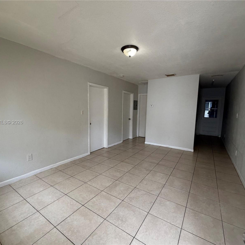 Apartamento 2/1 en Dania Beach — $1,850/mes