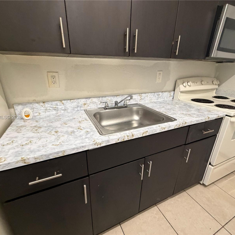 Apartamento 2/1 en Dania Beach — $1,850/mes