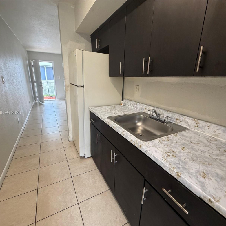Apartamento 2/1 en Dania Beach — $1,850/mes